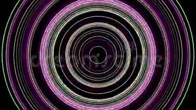 在黑色背景上移动的抽象催眠圈。 动画。 抽象光圈无缝环